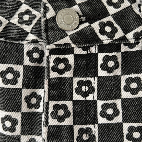 PAC SUN Roxanne Black and White Checkered Floral Denim Mini Skirt Size 26 - Picture 2 of 7